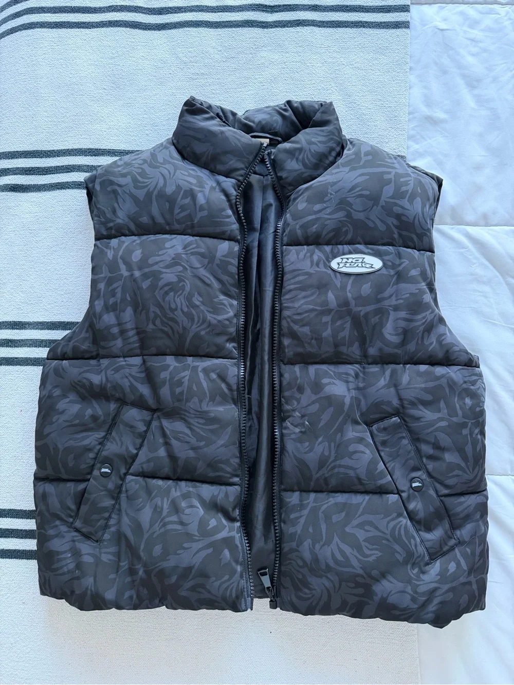 H&M No Fear Black Gray Tribal Puffer Vest XXL Y2K